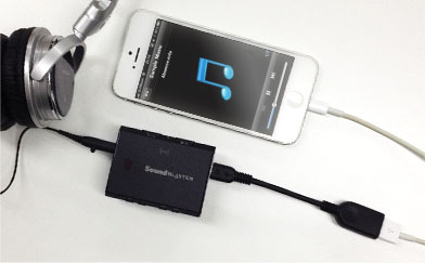 USB On-the-Goケーブルを使用すれば、Lightning端子を備えたiPhone/iPad/iPodとUSB接続が可能。